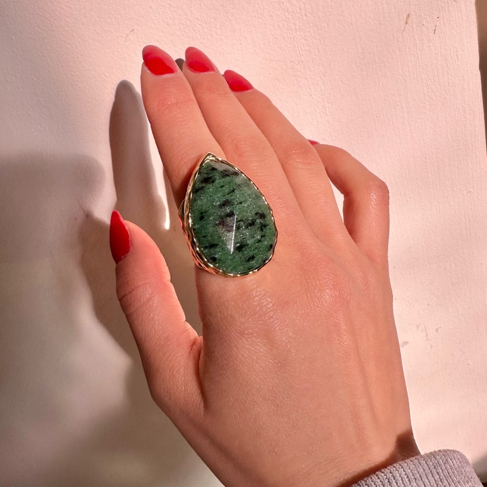 BCBGMAXAZRIA Teardrop Jade Green Statement Cocktail Ring, Size 7